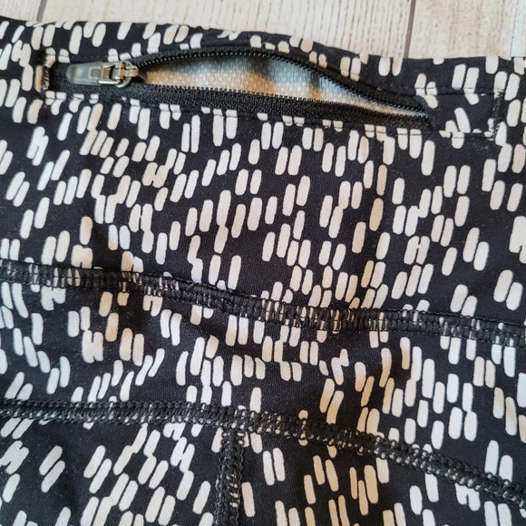 Nike Dri-Fit Black White Leggings Pocket Mesh Panel Size Medium - Picture 9 of 9